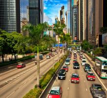 IT女于信美集团办理香港专才移民，与家人团聚